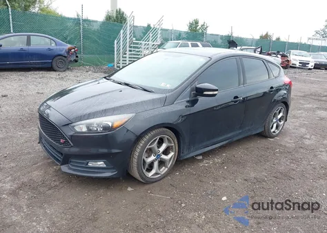 2017 Ford Focus St z USA, uszkodzony, nr VIN 1FADP3L9XHL275402